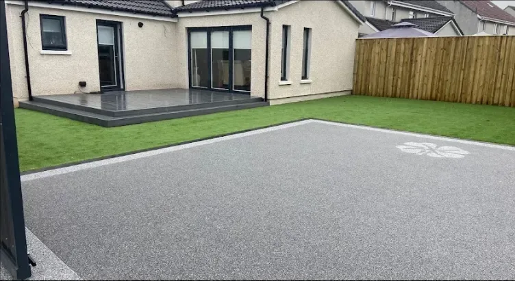 Close view of the aggregate texture in a resin bound patio